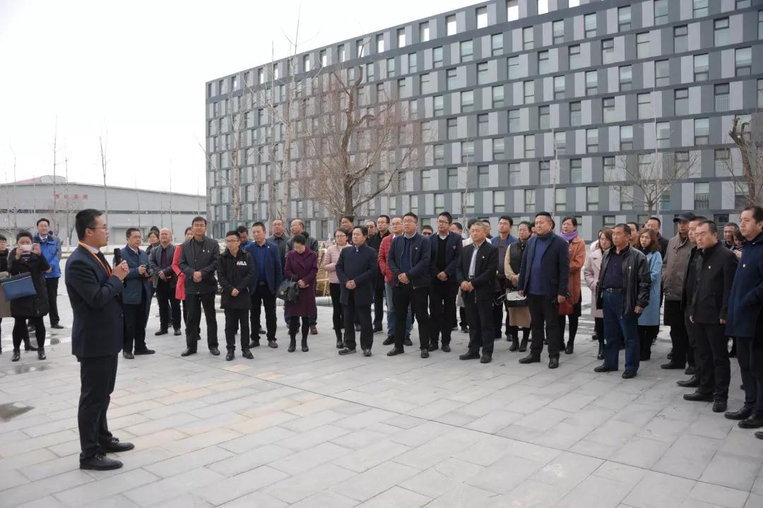 甘肅省第三期黨建強(qiáng)、發(fā)展強(qiáng)非公經(jīng)濟(jì)工作能力提升培訓(xùn)班參觀蘭州新區(qū)“亞太三廠(chǎng)” 項(xiàng)目
